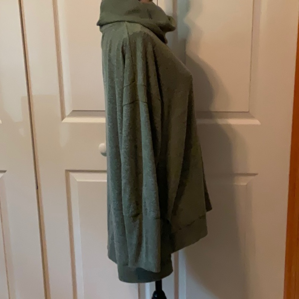 C&C turtleneck GUC - Picture 2 of 5